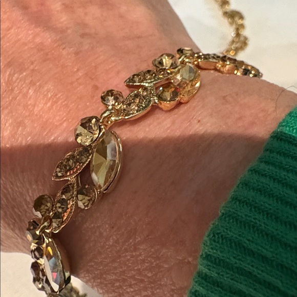 Elegant Gold Crystal 3 piece Jewelry set NIB - Picture 5 of 5